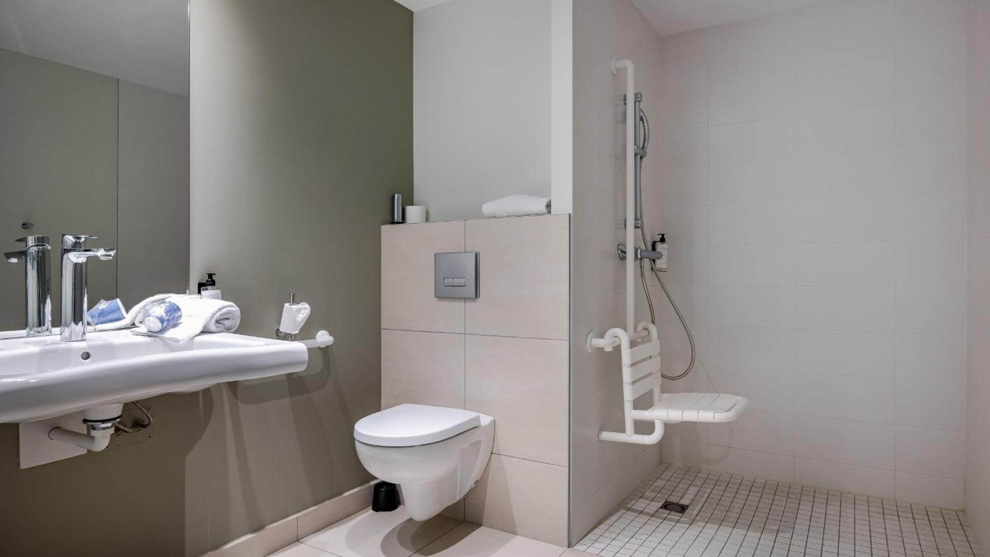 Hotel Akena Troyes - La Chapelle St-Luc Les Noes-pres-Troyes Εξωτερικό φωτογραφία